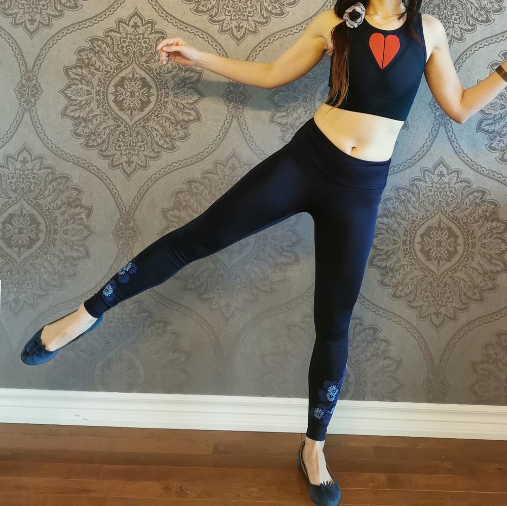 NWOT Gap fit floral embellished leggings